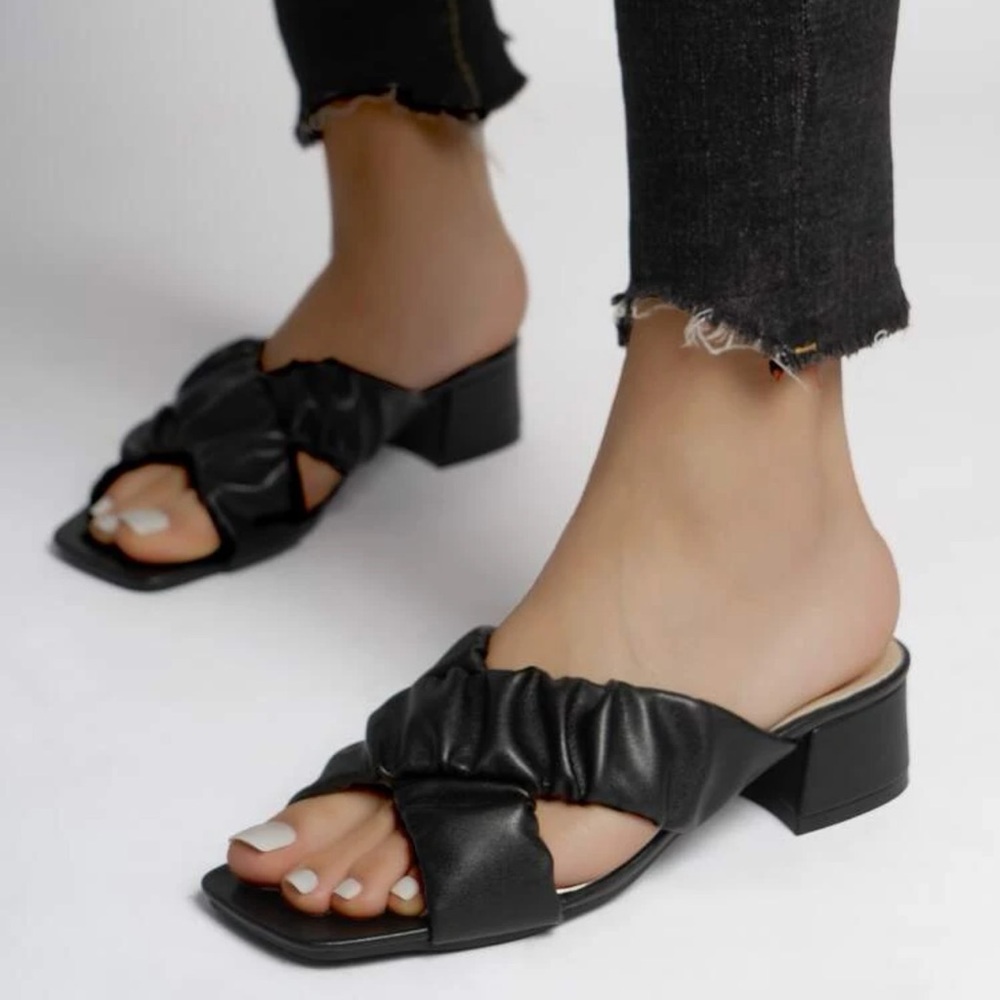 BLACK SCRUNCH CRISS CROSS SLIP ON SANDAL